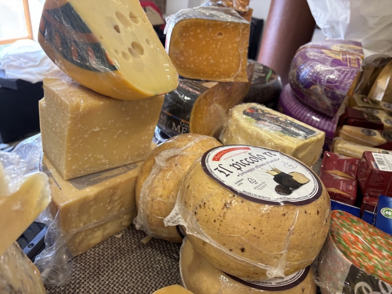 Сыр стал лидером в подъеме цены среди молочной продукции