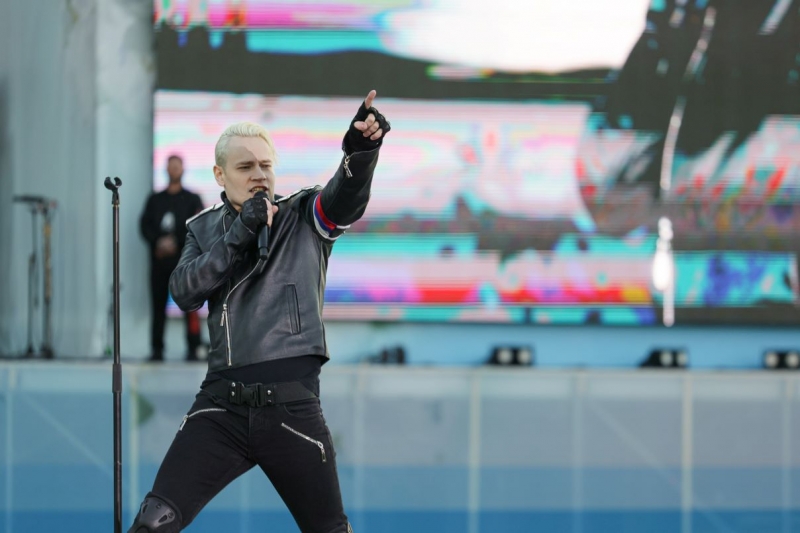 Популярный певец может служить образцом для подражания