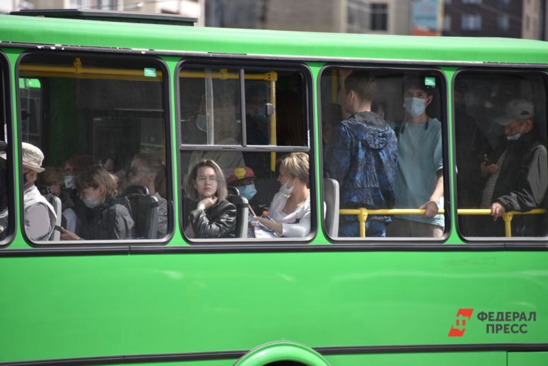 Автобусы и троллейбусы не справляются с пассажиропотоком на ЖБИ