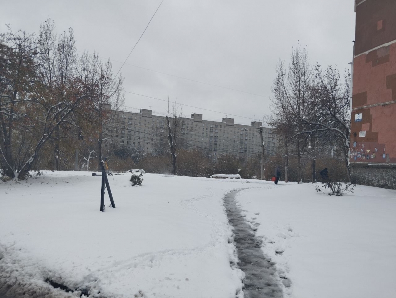 В октябре выпал снег