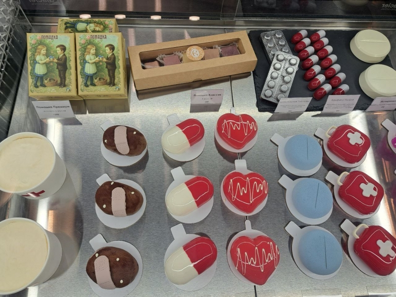 Кафе выполнено с отсылкой к медицинской тематике