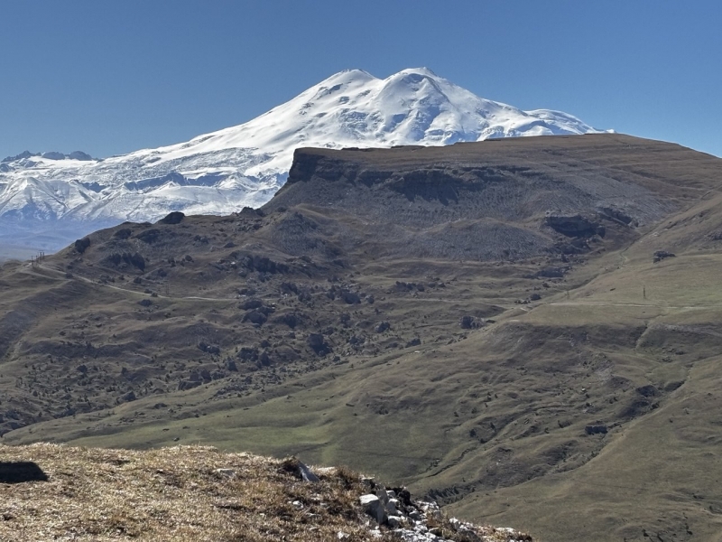 Вид на Эльбрус с плато Бермамыт