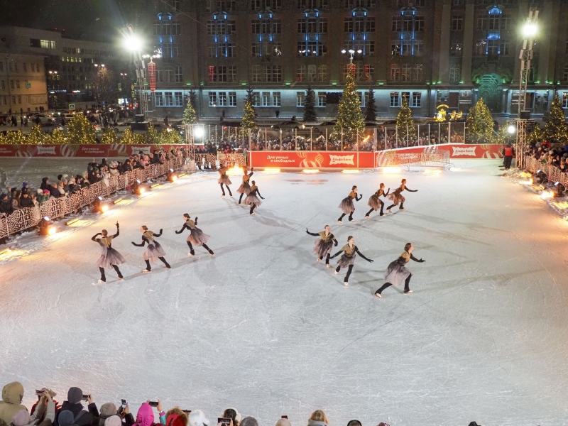Каток на площади