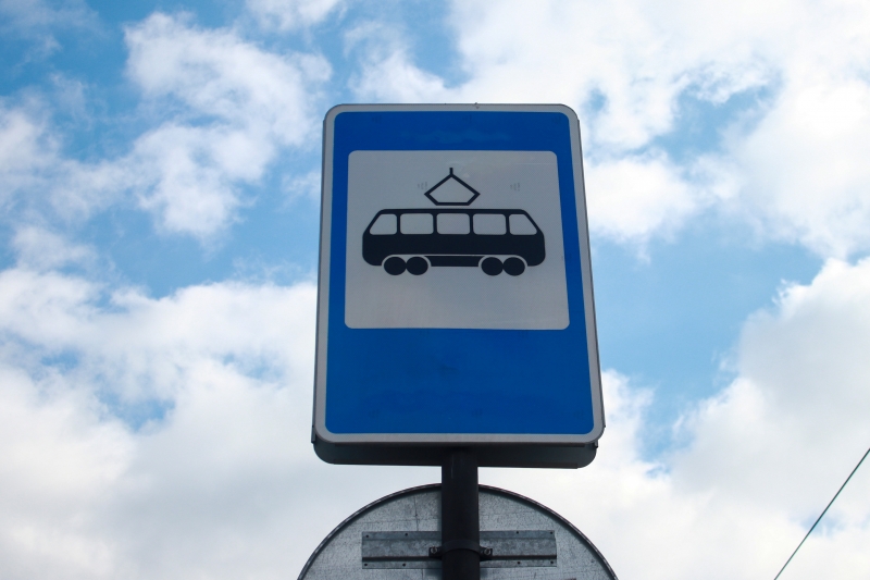 Негабаритный груз стал причиной остановки трамваев в Рязани