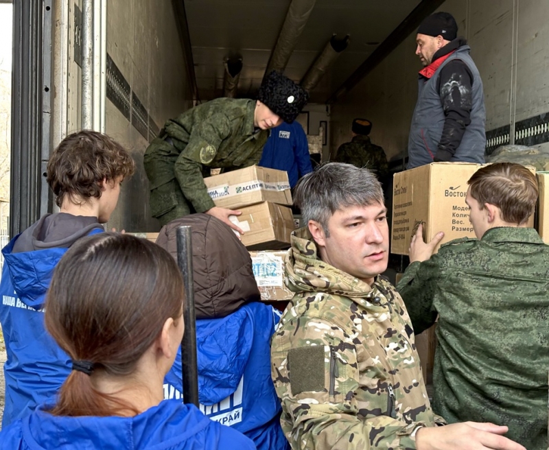 Загрузка гуманитарного груза