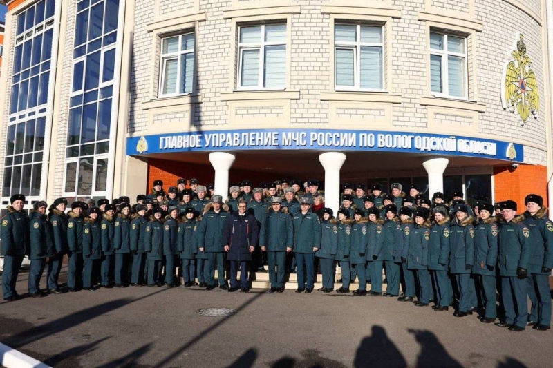 Министр МЧС передал в региональное подразделение девять единиц новой техники