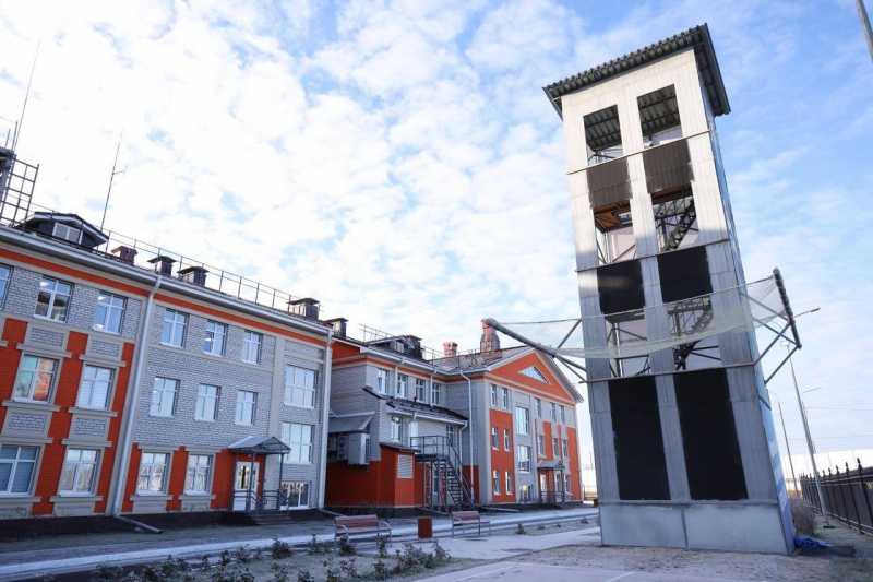 Министр МЧС передал в региональное подразделение девять единиц новой техники