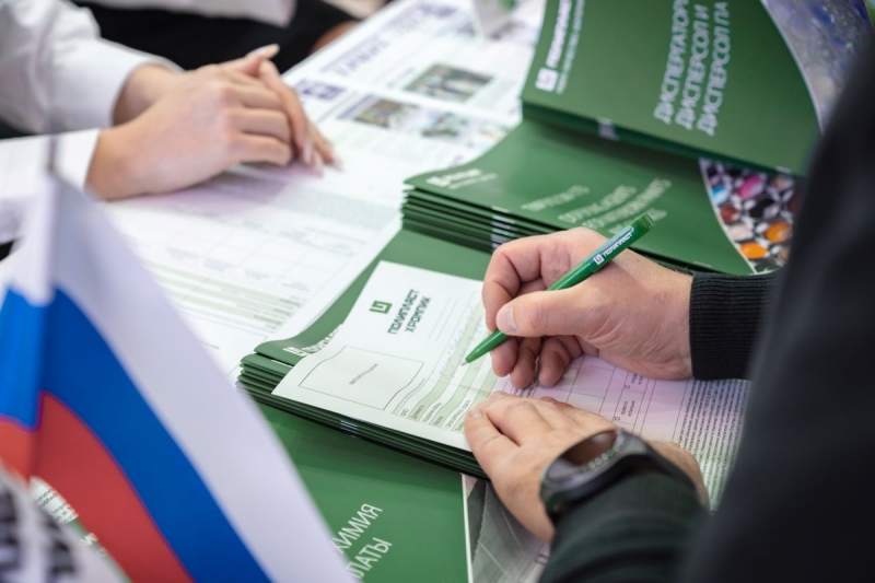 Экспозицию «Полипласт» осмотрел глава Минпромторга Антон Алиханов