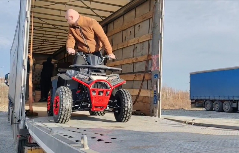 В составе груза был доставлен и квадроцикл