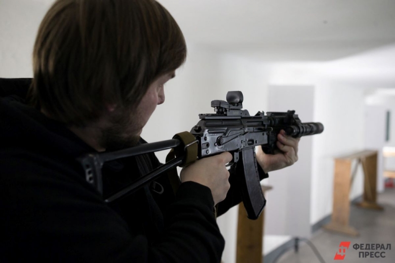 Среди прочего были автомат Калашникова с патронами и граната