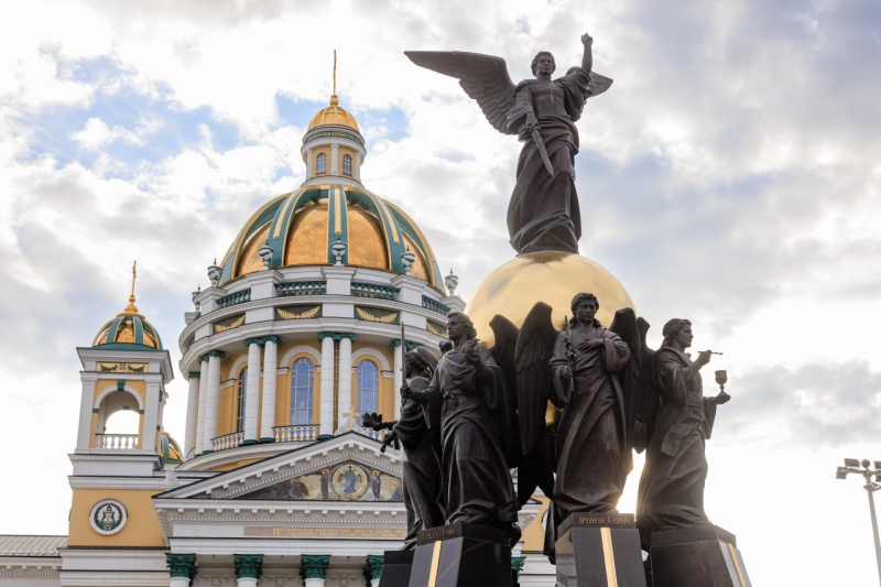 Монумент Собору Архистратига Михаила