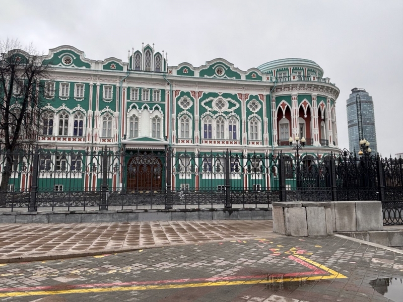 Яков Энгель воспитывает творцов, где нет зуммеров и иксов