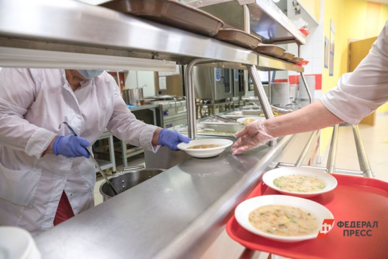 Сотрудники пищеблоков оказываются носителями заболеваний