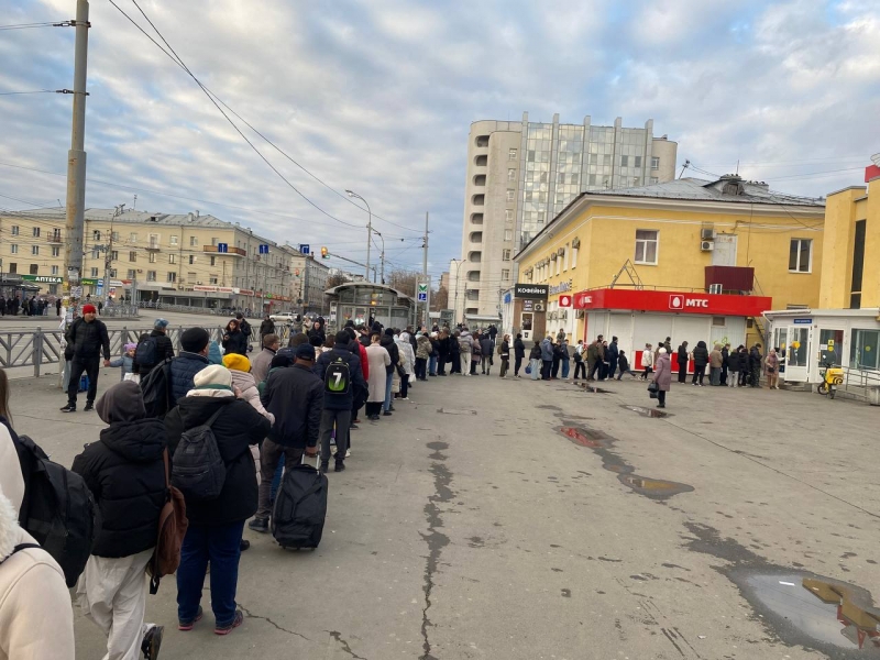 Пассажиры боятся опоздать на свои рейсы