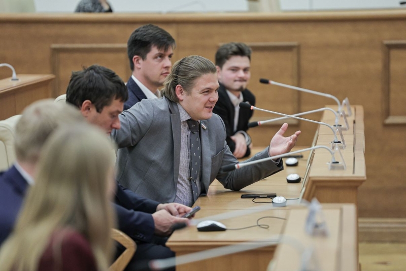 Спикер Свердловского Заксо поделилась опытом с молодежью