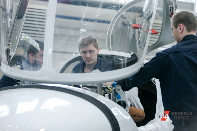 Работники УЗГА