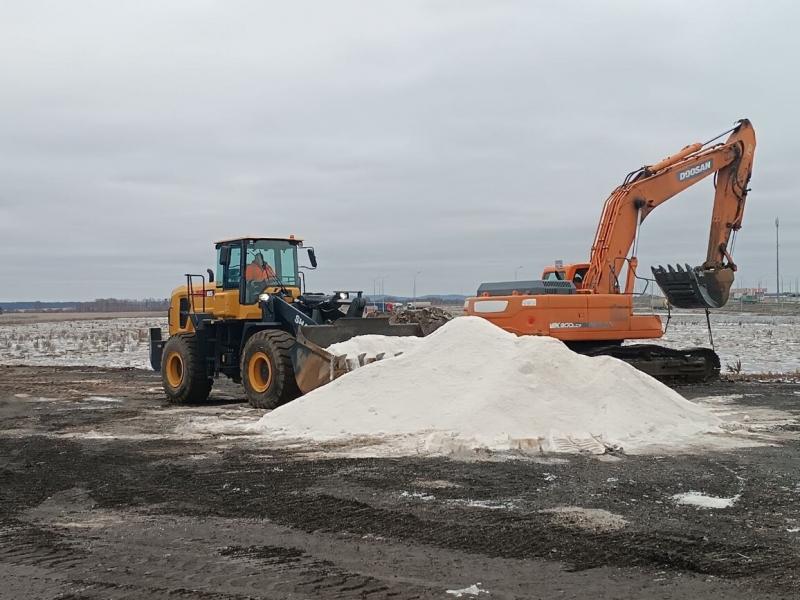 Машины стоят на базе Ачит