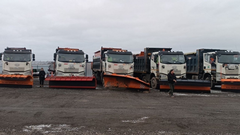 Машины стоят на базе Ачит