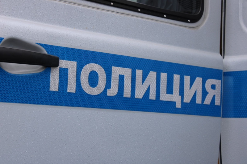 Дверь полицейской машины