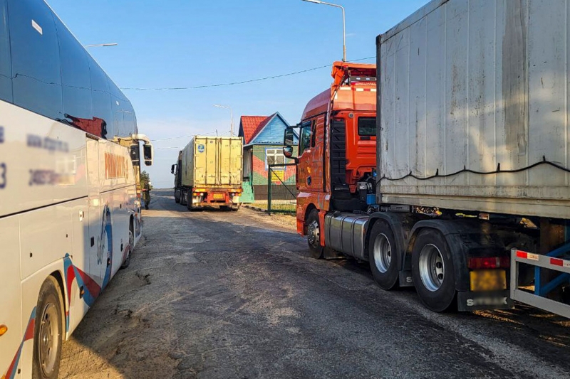 Фуры на трассе