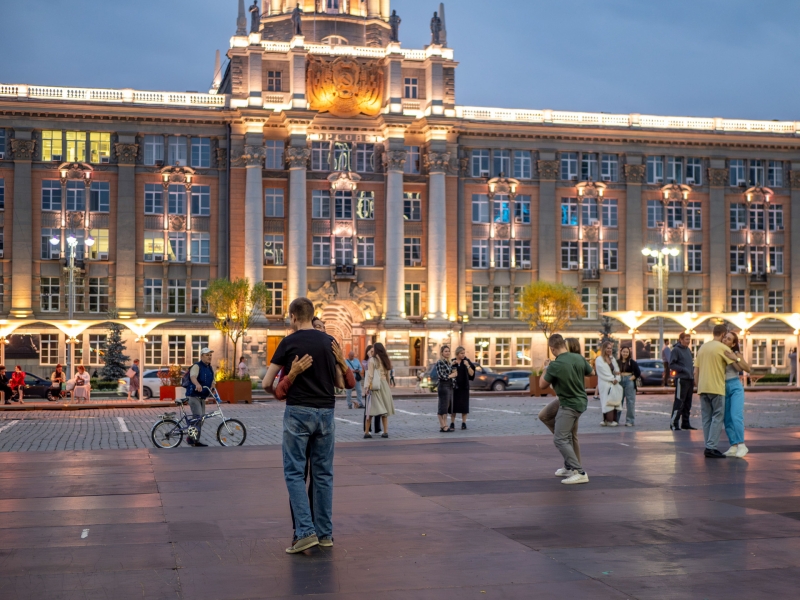 Лето на площади