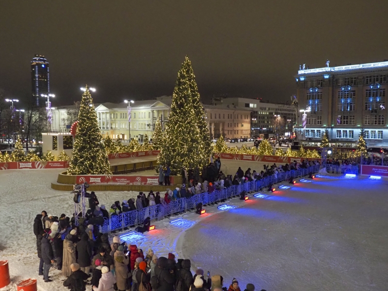 Каток на площади 1905 года