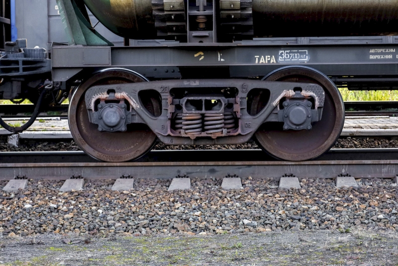 Грузовой поезд сошел с рельс в  Ростовской области