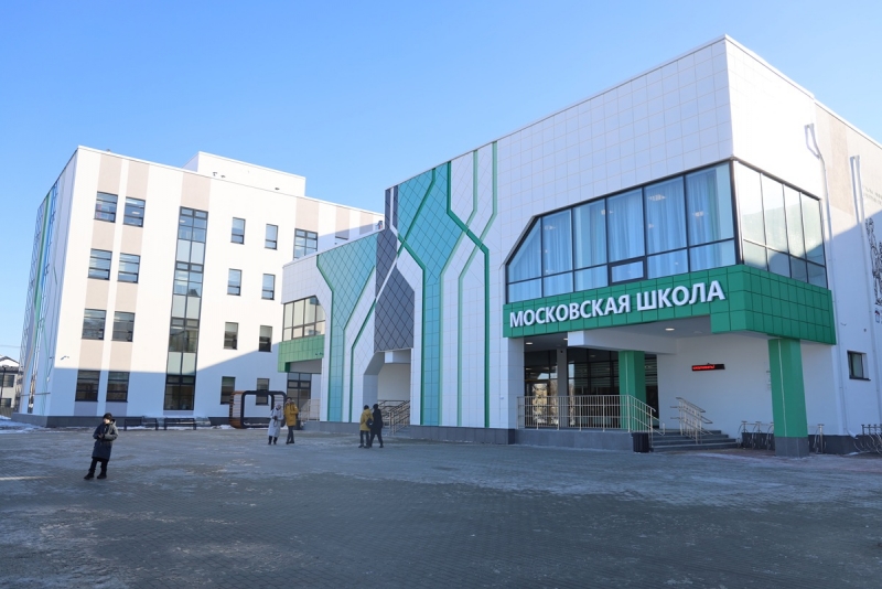 В открытии школы в поселке Московский приняли участие первый вице-спикер Совфеда РФ Владимир Якушев и губернатор Александр Моор