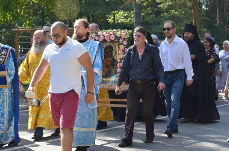 В праздник Успения в Псково-Печорском монастыре проходит большой крестный ход