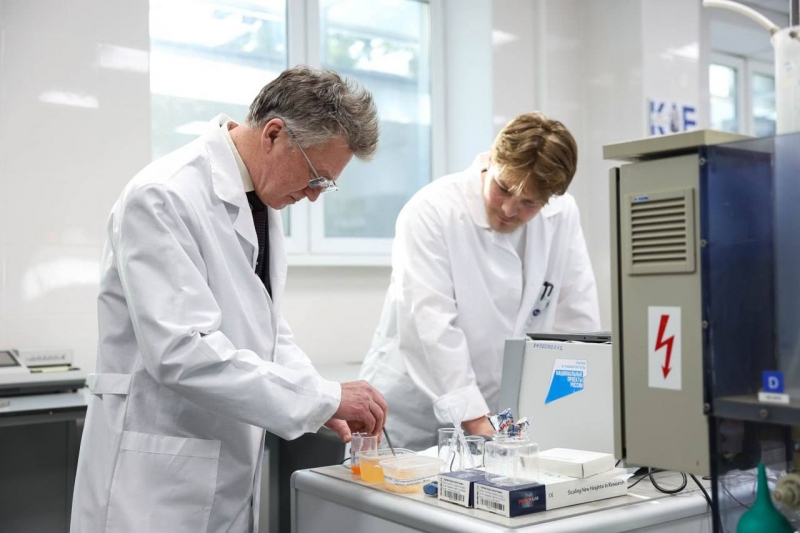 Член-корреспондент РАН Иван Евдокимов отметил, что самообеспеченность молоком в России составляет 85,7 %