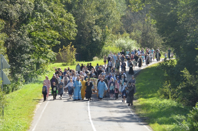 В праздник Успения в Псково-Печорском монастыре проходит большой крестный ход