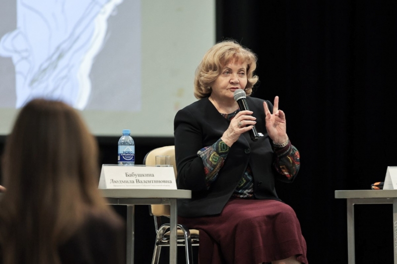 Дискуссия Людмилы Бабушкиной с молодыми людьми получилась весьма оживленной