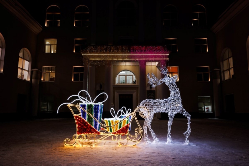 Новогодний праздник пришел на улицы Верхней Пышмы