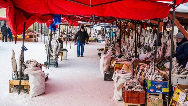 Рыбные букеты на рынке