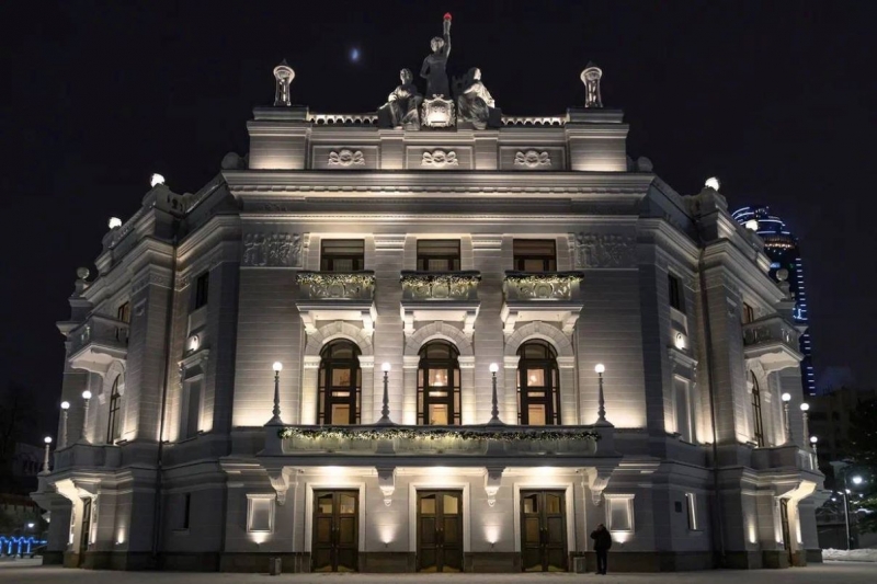 Свердловским медикам подарили спектакль