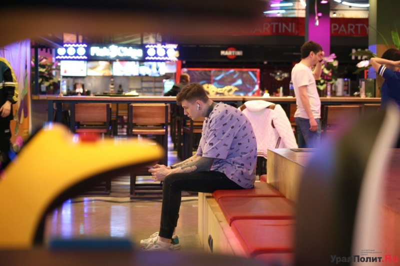 Человек с телефоном