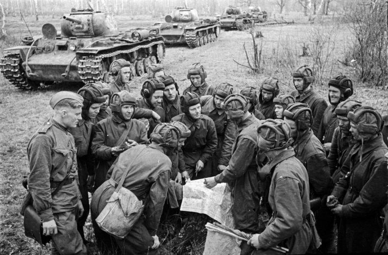 Полное освобождение Ленинграда произошло год спустя, 27 января 1944 года