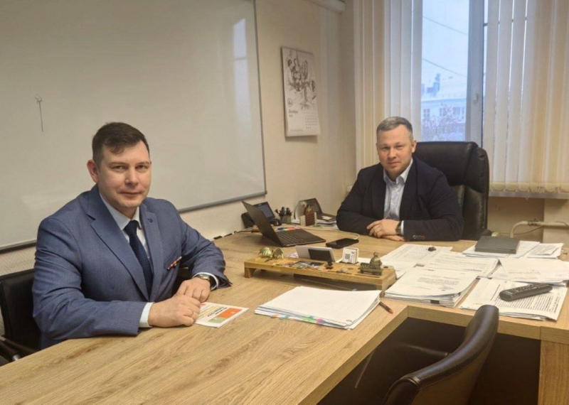 Василий Берсенев (на фото слева) служил в полиции, участвовал в СВО и возглавлял спортшколу