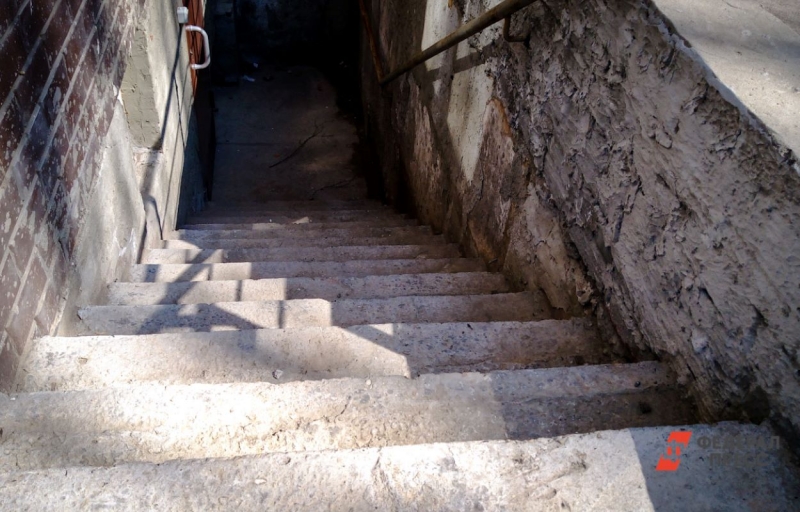 Заведение располагалось в неприметном подвале