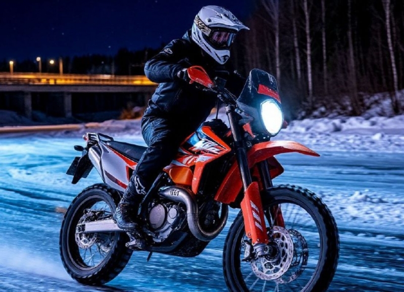 Мотоциклист на льду