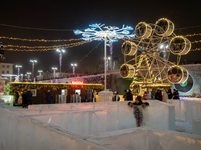 Ледовый городок простился с гостями до следующего года