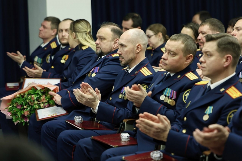 Артем Жога поздравил уральских следователей