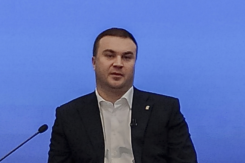 Губернатор Омской области встретился с журналистами в День российской печати