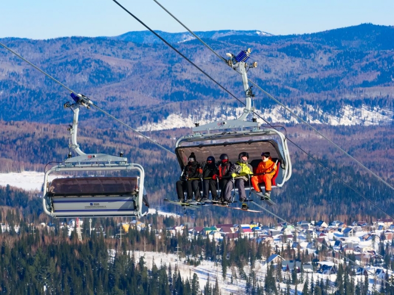 Отель построен в стиле альпийского шале