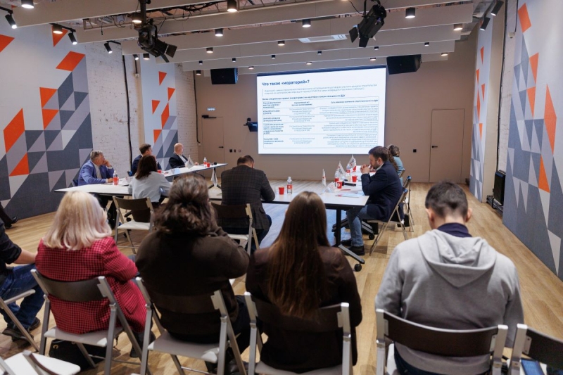 Круглый стол по проблемам строительной отрасли прошел в креативном кластере «Домна»