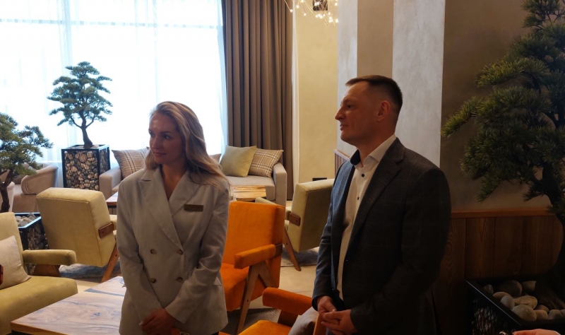 Отель построен в стиле альпийского шале