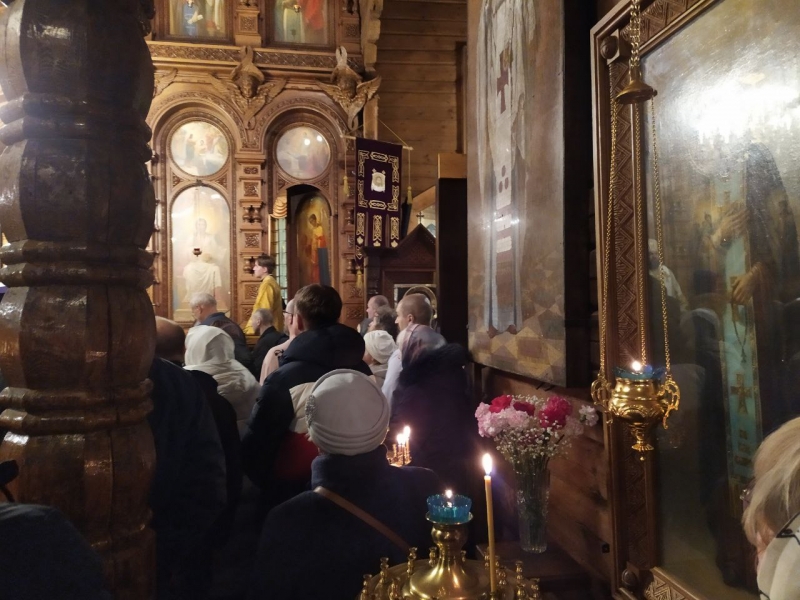 Служба в храме