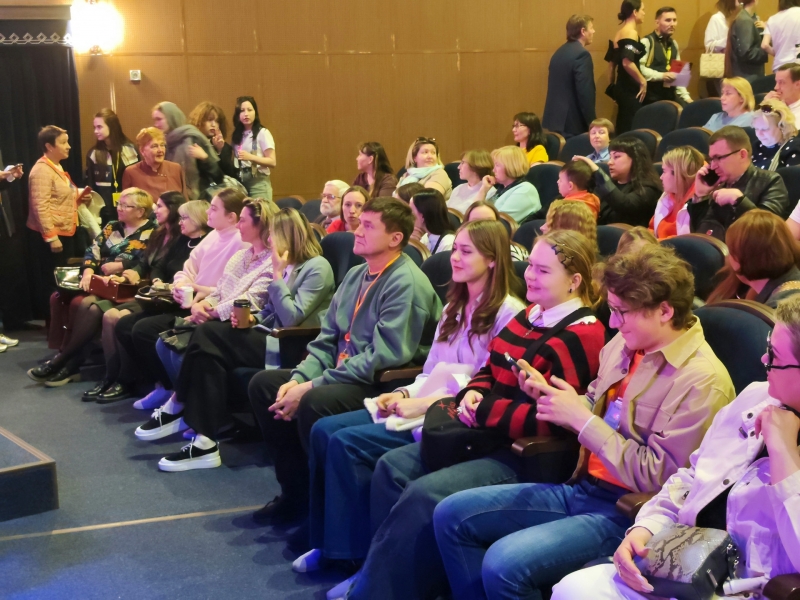 Люди в кинотеатре