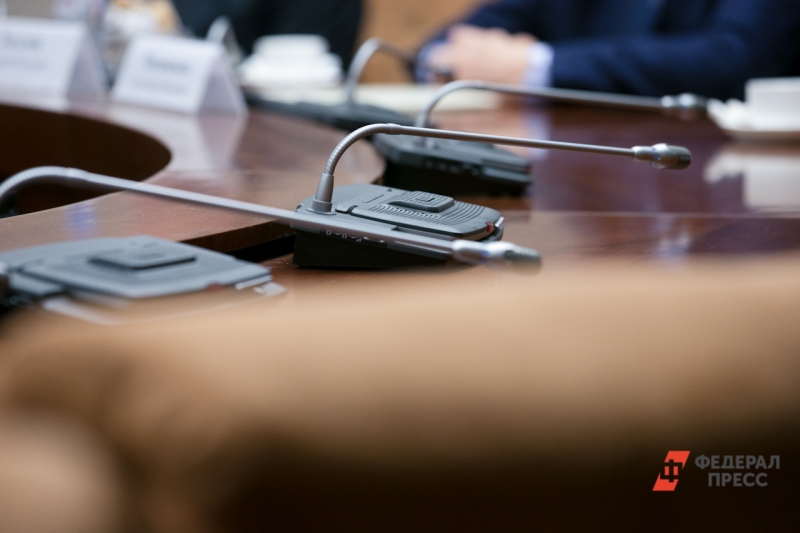 Люди за столом