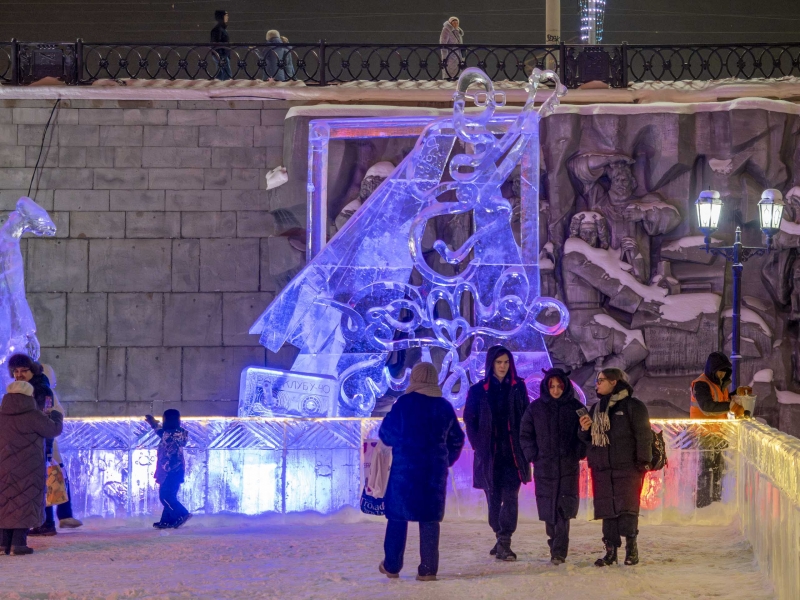 По будням с 11:00 до 13:00 каток открыт для бесплатных катаний